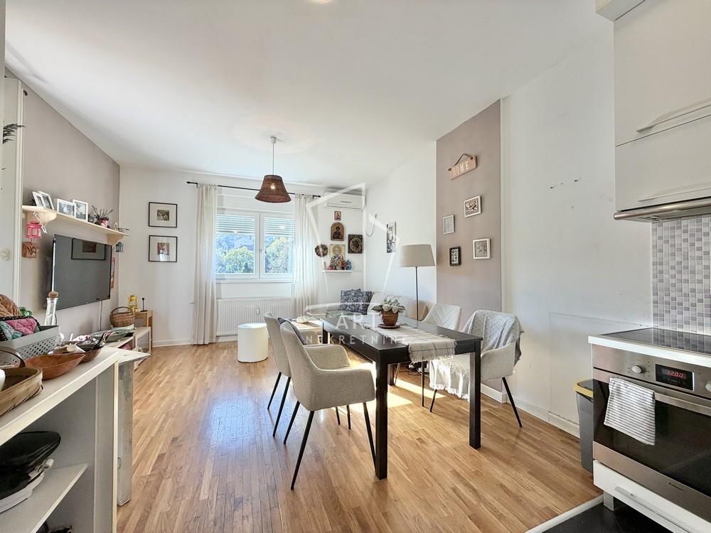 Stan na prodaju u Beogradu, Karaburma, dvoiposoban, 54m2, cena 179000 evra