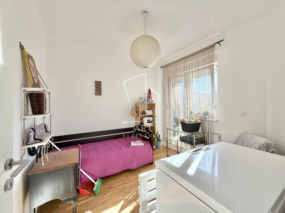 Stan na prodaju u Beogradu, Karaburma, dvoiposoban, 54m2, cena 179000 evra