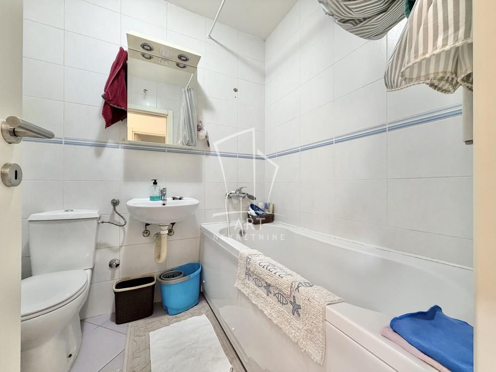 Stan na prodaju u Beogradu, Karaburma, dvoiposoban, 54m2, cena 179000 evra