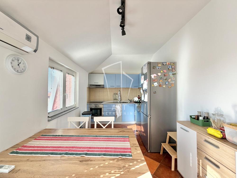 Stan na prodaju u Beogradu, Jajinci, cetvorosoban, 199m2, cena 359000 evra