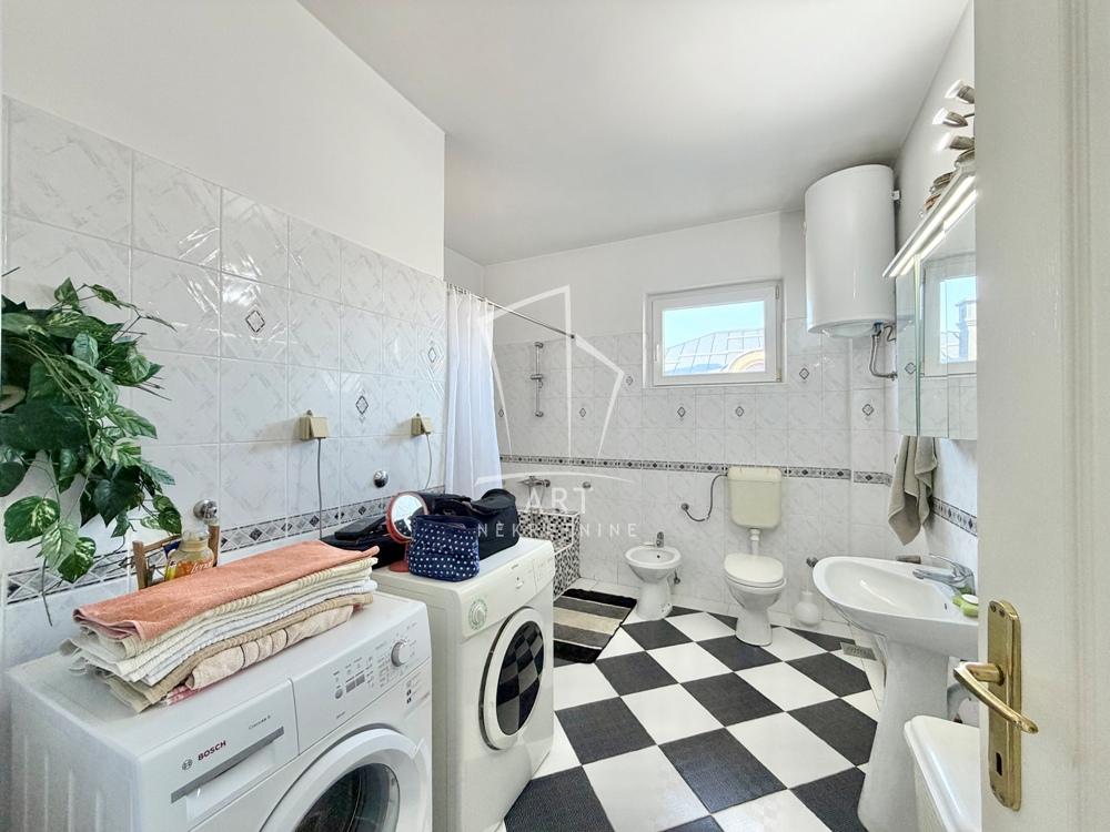 Stan na prodaju u Beogradu, Jajinci, cetvorosoban, 199m2, cena 359000 evra