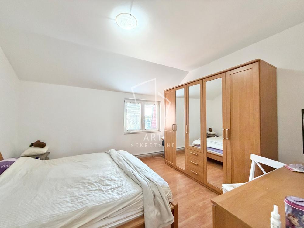 Stan na prodaju u Beogradu, Jajinci, troiposoban, 179m2, cena 320000 evra