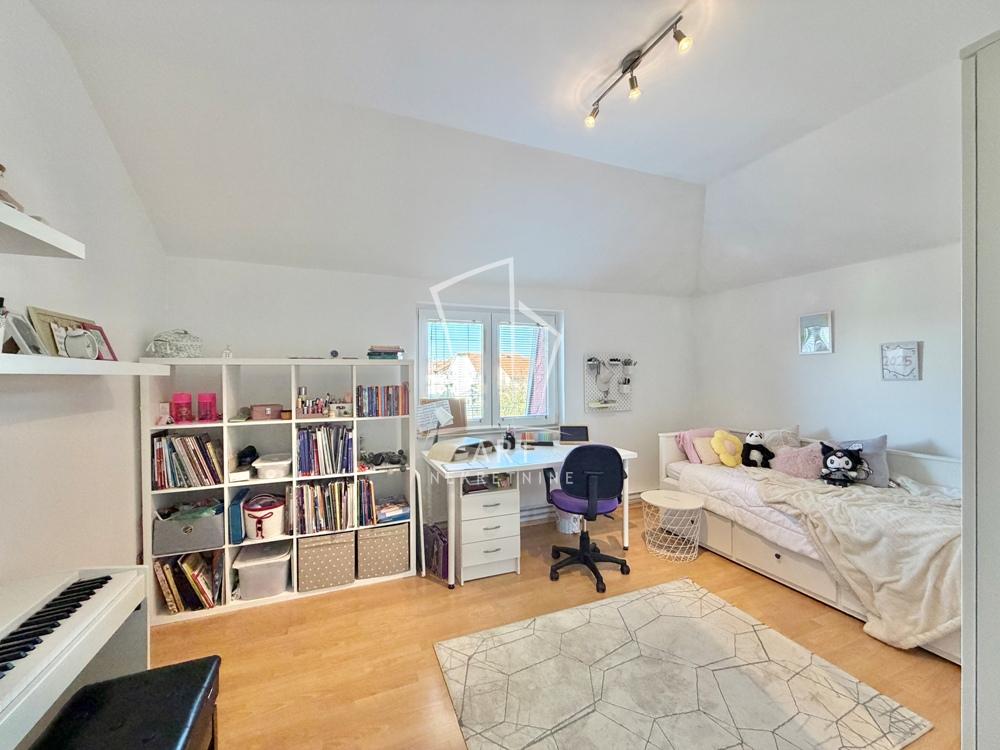 Stan na prodaju u Beogradu, Jajinci, troiposoban, 179m2, cena 320000 evra