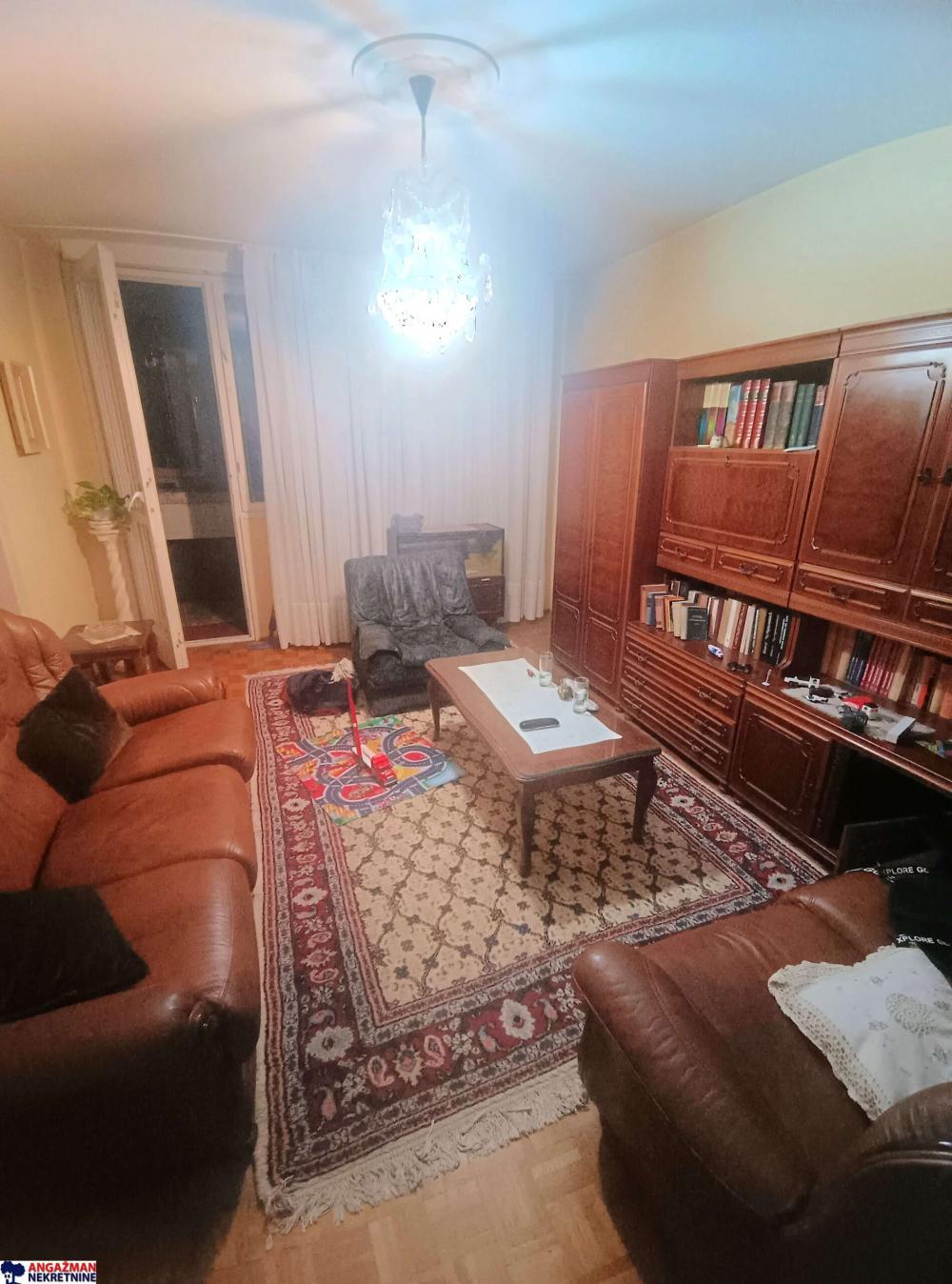 Stan na prodaju u Beogradu, Novi Beograd blok 28 (Potkovica), trosoban, 82m2, cena 290000 evra