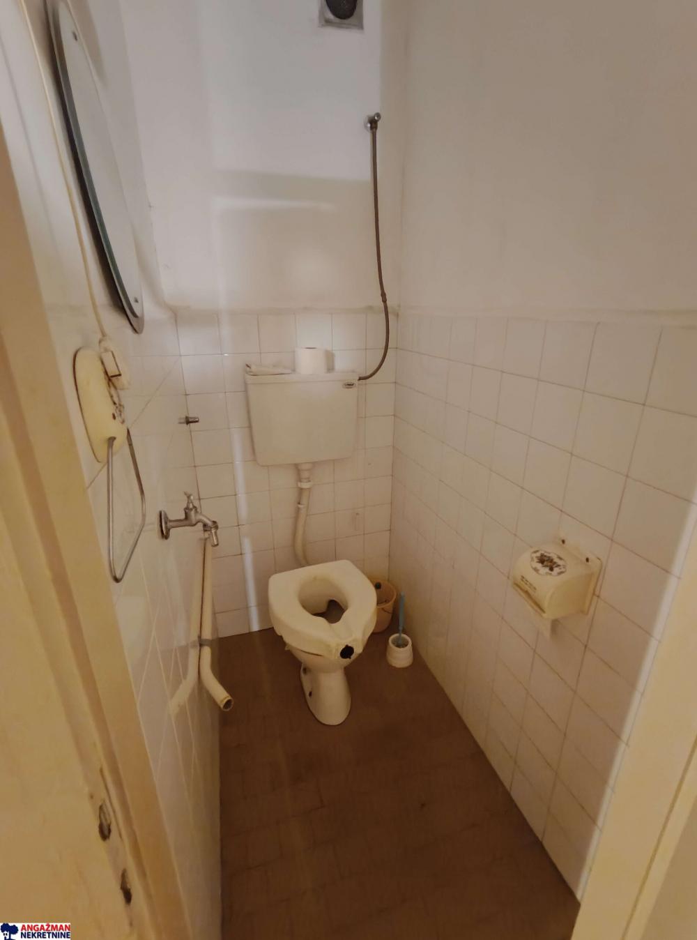 Stan na prodaju u Beogradu, Novi Beograd blok 28 (Potkovica), trosoban, 82m2, cena 290000 evra