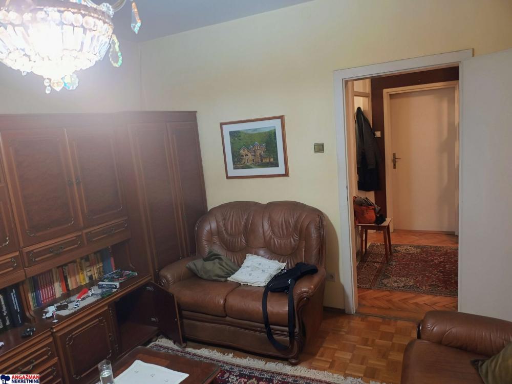 Stan na prodaju u Beogradu, Novi Beograd blok 28 (Potkovica), trosoban, 82m2, cena 290000 evra