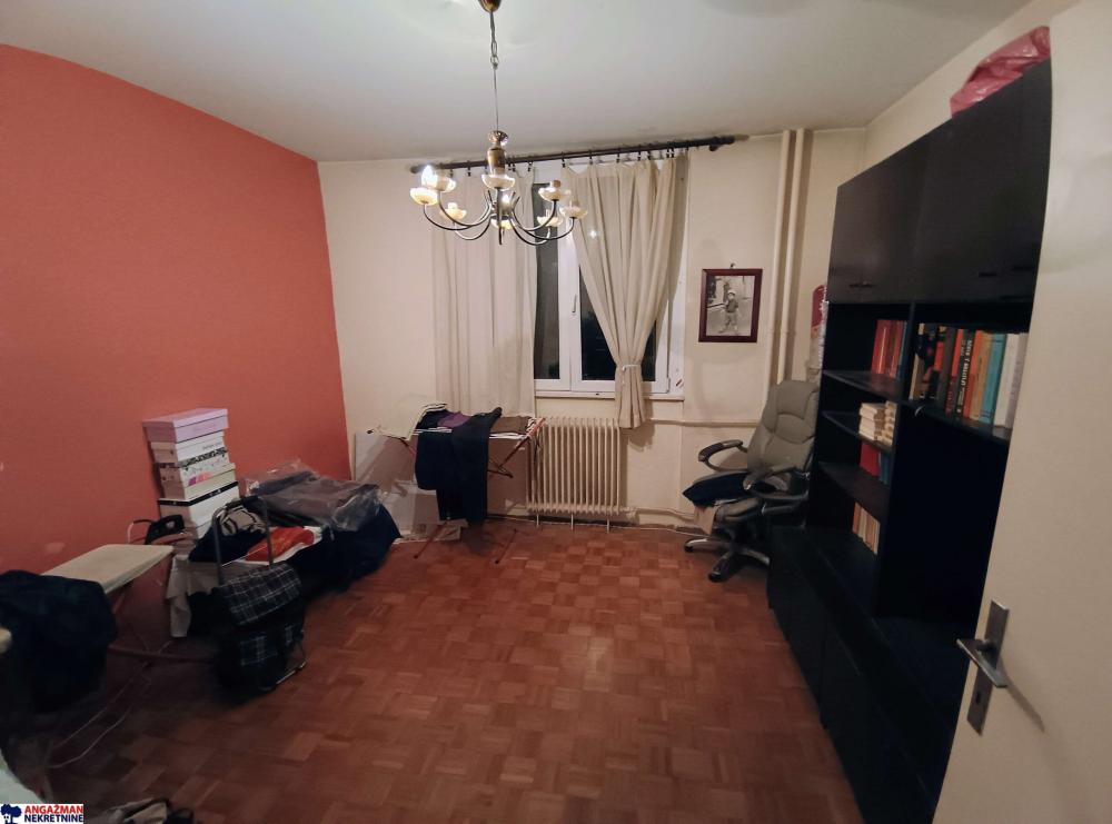 Stan na prodaju u Beogradu, Novi Beograd blok 28 (Potkovica), trosoban, 82m2, cena 290000 evra