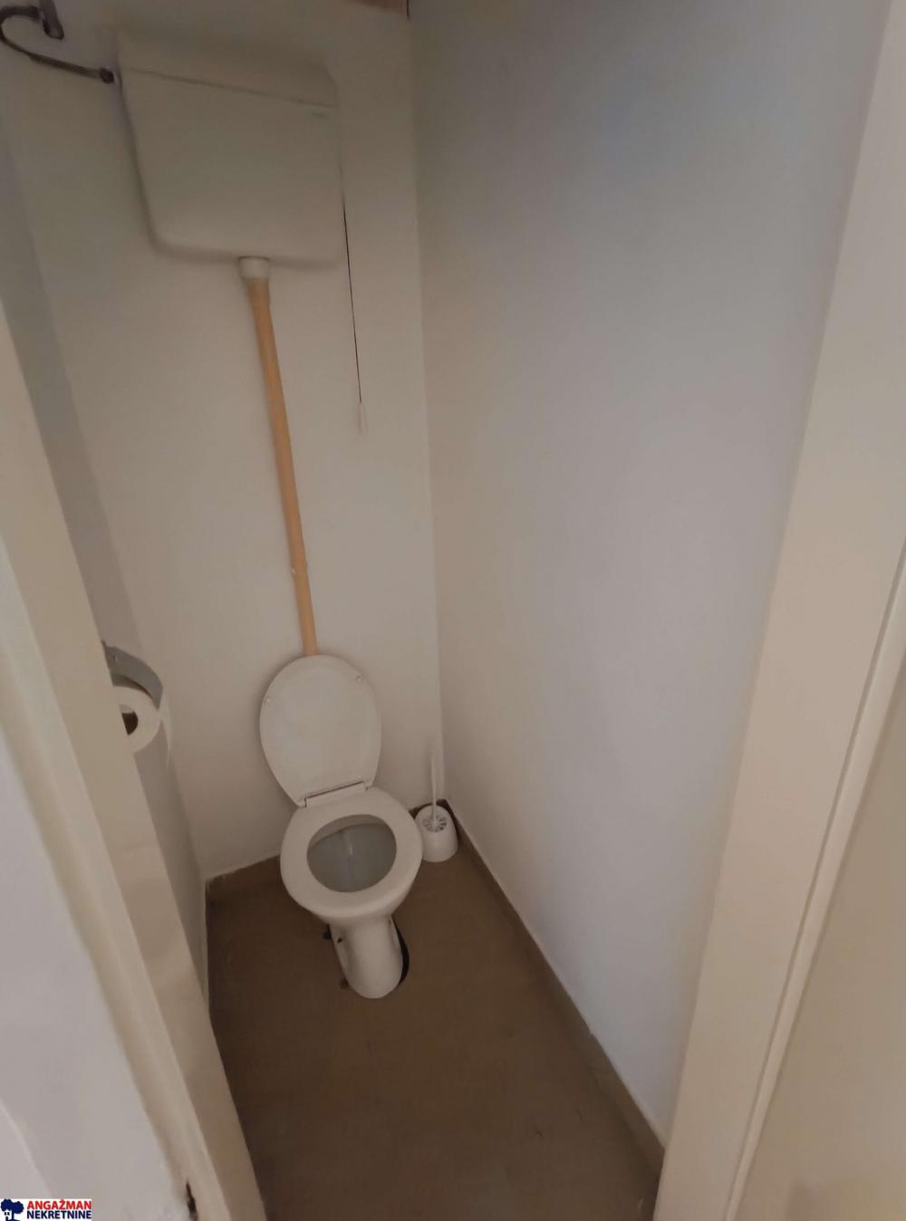 Stan na prodaju u Beogradu, Novi Beograd blok 21 (10. gimnazija), trosoban, 77m2, cena 275000 evra