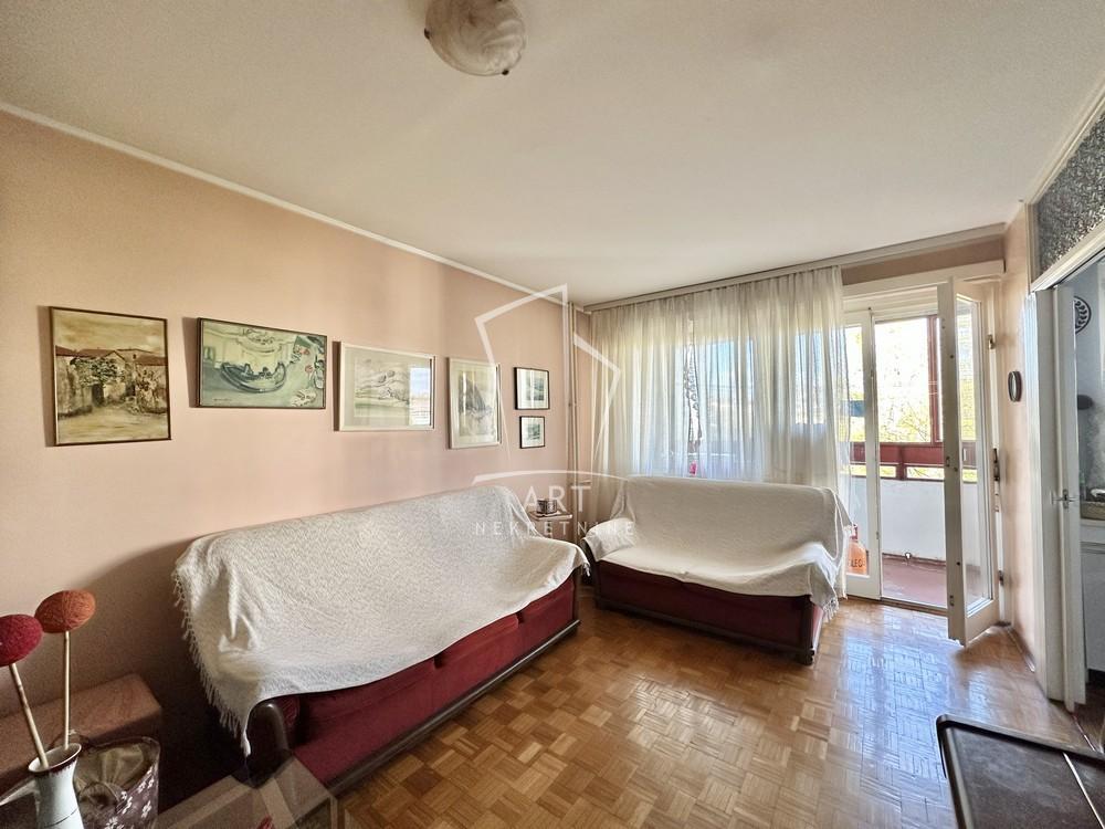 Stan na prodaju u Beogradu, Novi Beograd blok 62, dvoiposoban, 74m2, cena 245800 evra