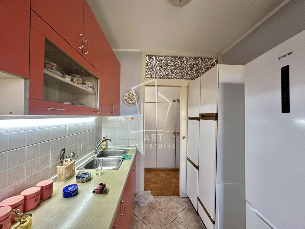 Stan na prodaju u Beogradu, Novi Beograd blok 62, dvoiposoban, 74m2, cena 245800 evra