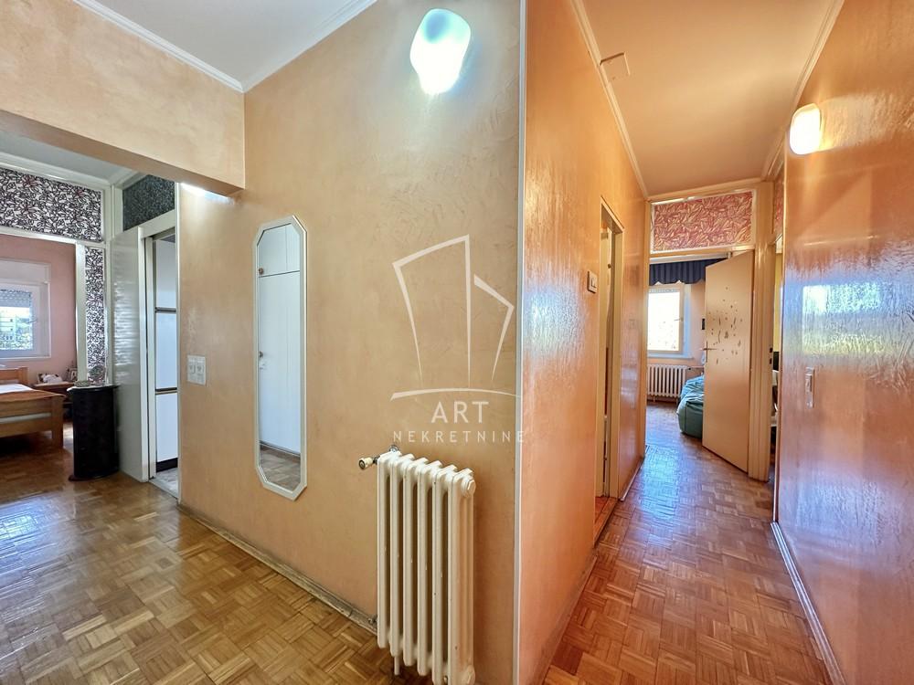 Stan na prodaju u Beogradu, Novi Beograd blok 62, dvoiposoban, 74m2, cena 245800 evra