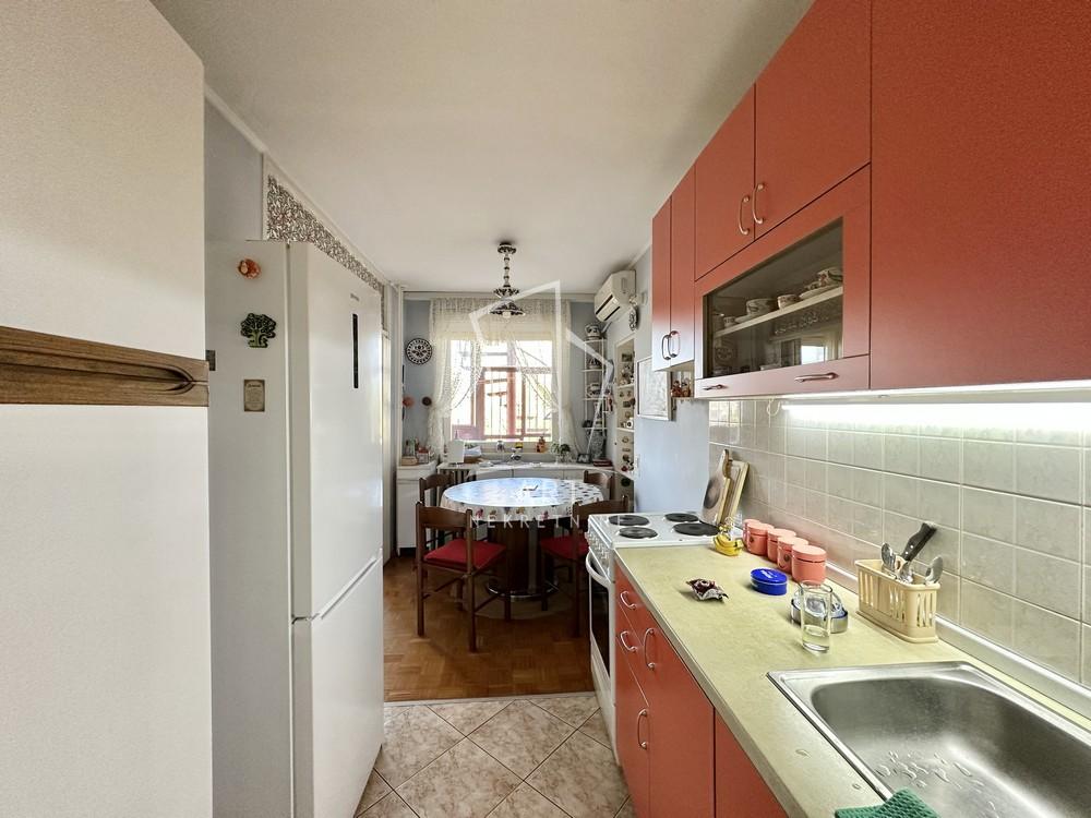 Stan na prodaju u Beogradu, Novi Beograd blok 62, dvoiposoban, 74m2, cena 245800 evra