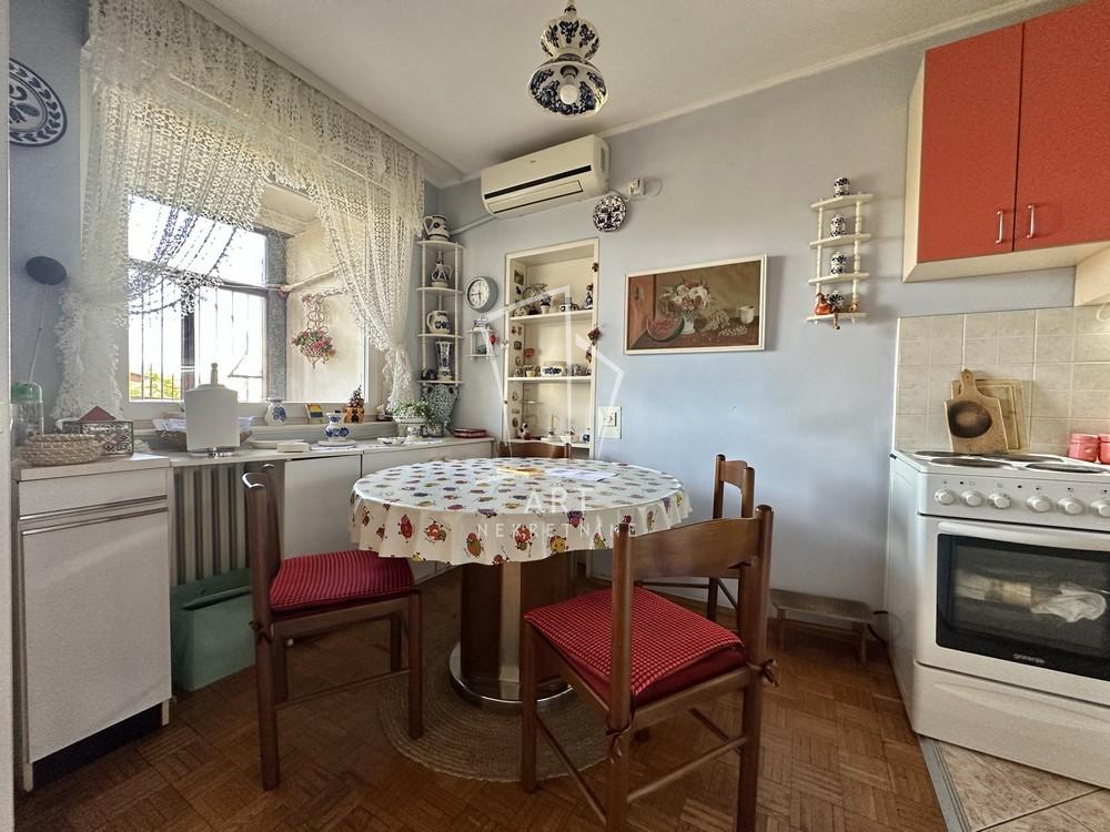 Stan na prodaju u Beogradu, Novi Beograd blok 62, dvoiposoban, 74m2, cena 245800 evra