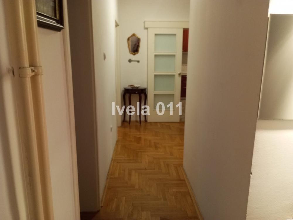 Stan na prodaju u Beogradu, Đeram pijaca, trosoban, 85m2, cena 295000 evra