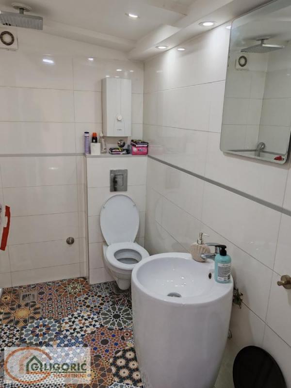 Stan na prodaju u Beogradu, Profesorska kolonija, trosoban, 72m2, cena 250000 evra