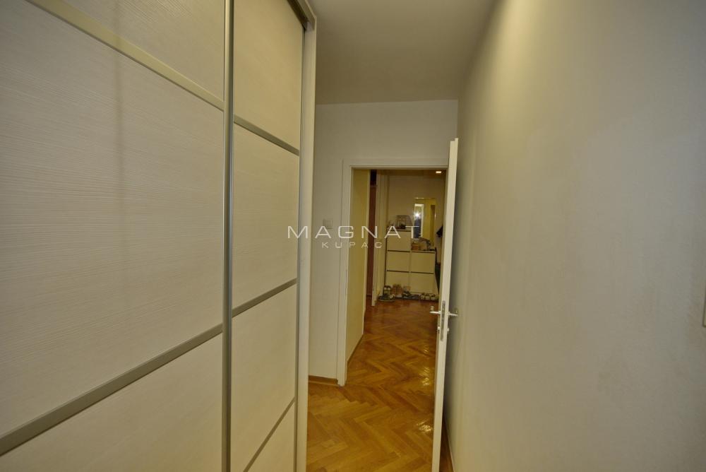 Stan na prodaju u Beogradu, Novi Beograd, dvosoban, 60m2, cena 215000 evra