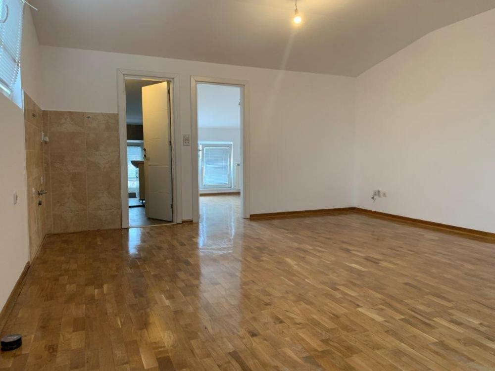 Stan na prodaju u Beogradu, Vukov spomenik, jednoiposoban, 42m2, cena 130000 evra