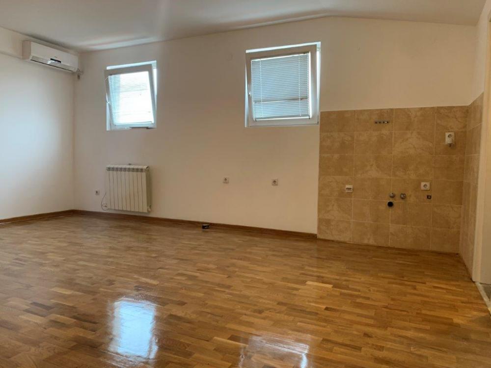 Stan na prodaju u Beogradu, Vukov spomenik, jednoiposoban, 42m2, cena 130000 evra