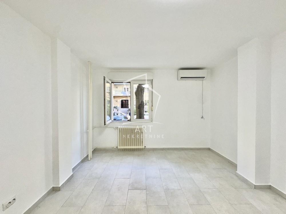 Stan na prodaju u Beogradu, Novi Beograd blok 34 (Studentski grad), jednoiposoban, 38m2, cena 155000 evra