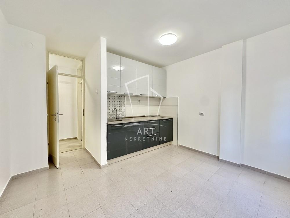 Stan na prodaju u Beogradu, Novi Beograd blok 34 (Studentski grad), jednoiposoban, 38m2, cena 155000 evra