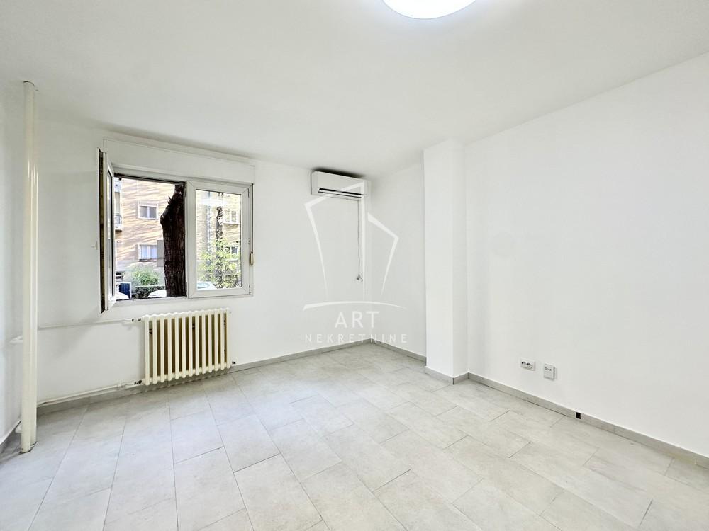 Stan na prodaju u Beogradu, Novi Beograd blok 34 (Studentski grad), jednoiposoban, 38m2, cena 155000 evra