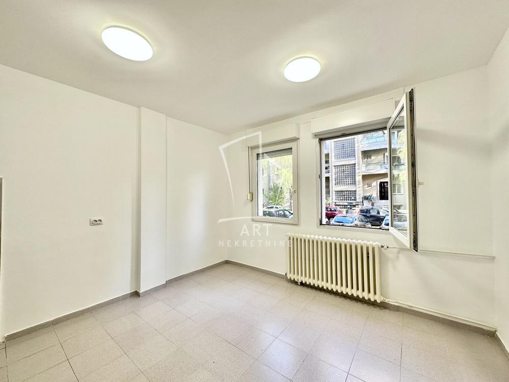 Stan na prodaju u Beogradu, Novi Beograd blok 34 (Studentski grad), jednoiposoban, 38m2, cena 155000 evra