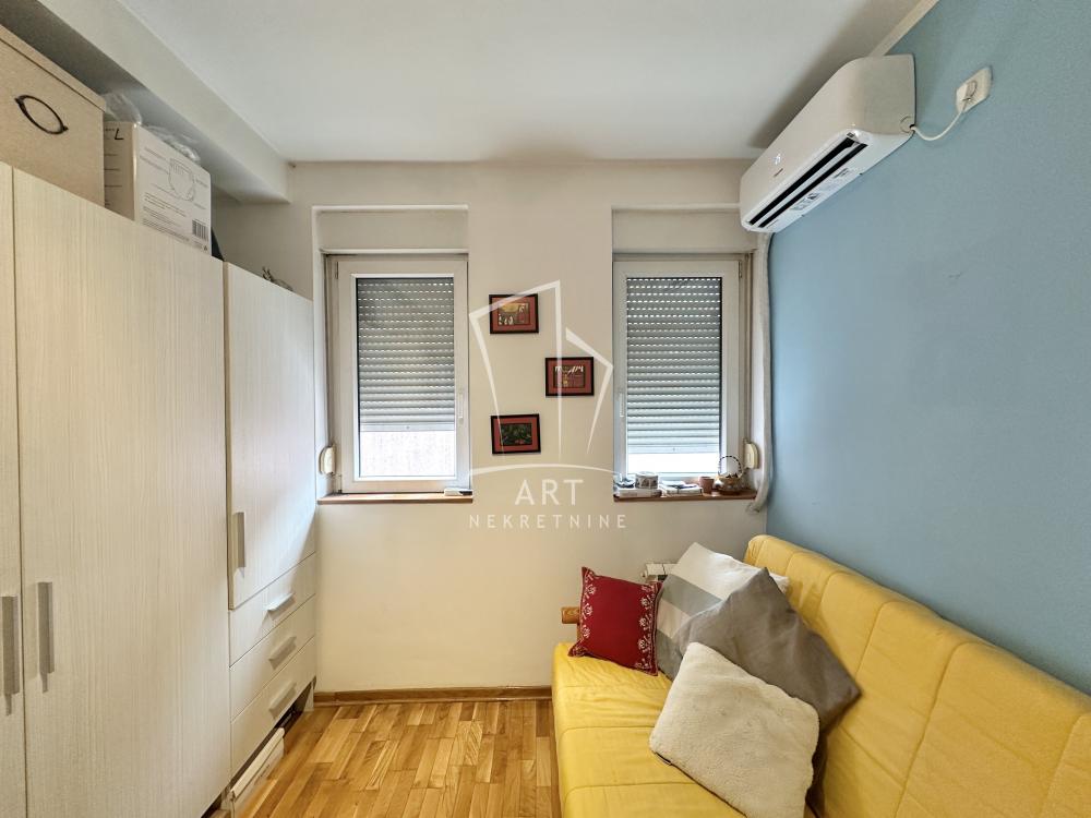 Stan na prodaju u Beogradu, Voždovac, cetvorosoban, 93m2, cena 259000 evra