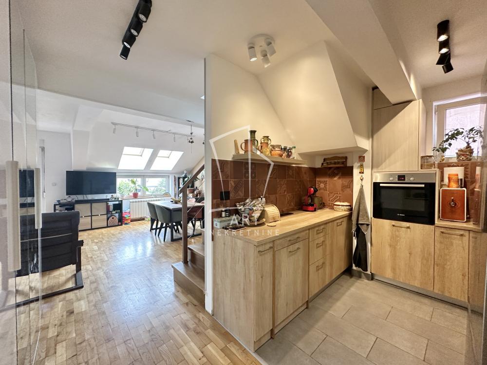 Stan na prodaju u Beogradu, Voždovac, cetvorosoban, 93m2, cena 259000 evra