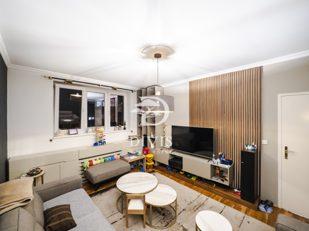 Stan na prodaju u Beogradu, Vračar,Crveni Krst, cetvorosoban, 89m2, cena 350000 evra