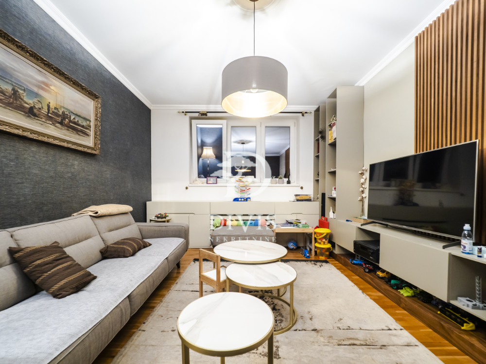 Stan na prodaju u Beogradu, Vračar,Crveni Krst, cetvorosoban, 89m2, cena 350000 evra