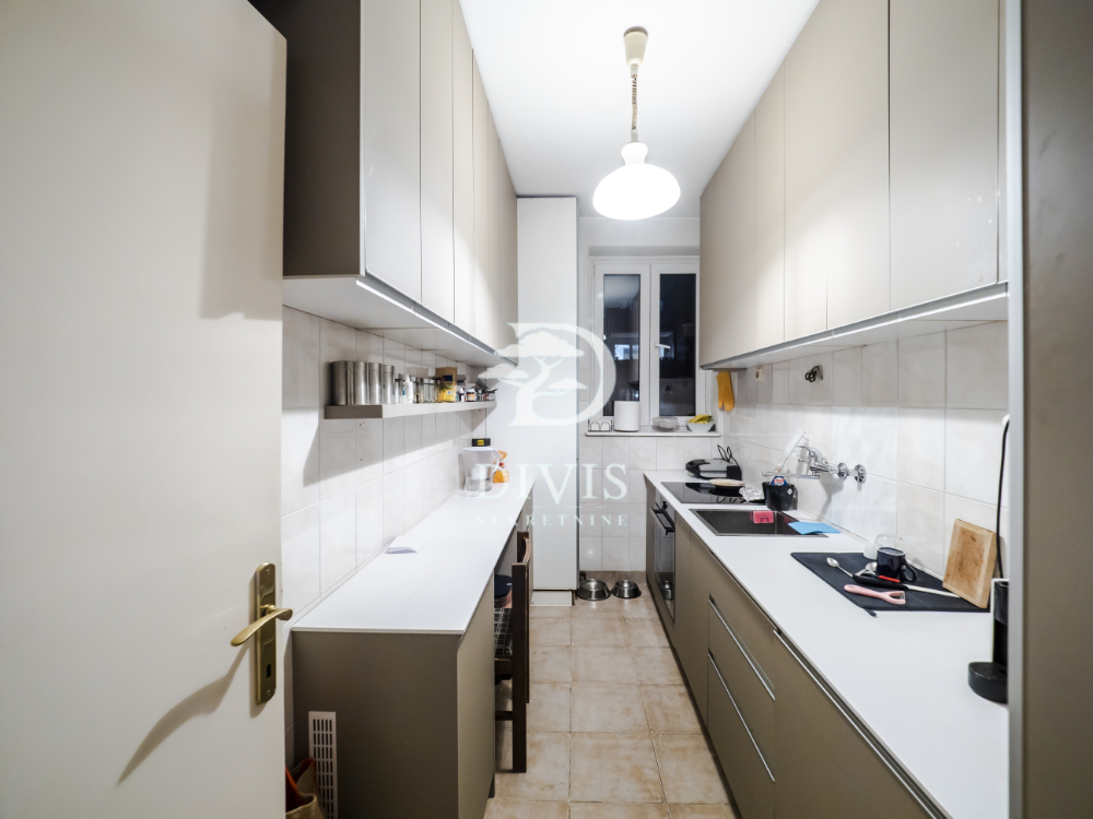 Stan na prodaju u Beogradu, Vračar,Crveni Krst, cetvorosoban, 89m2, cena 350000 evra