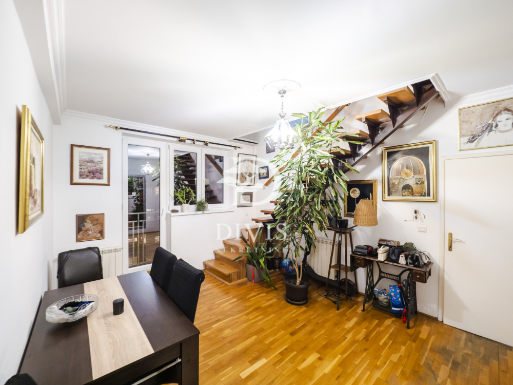 Stan na prodaju u Beogradu, Vračar,Crveni Krst, cetvorosoban, 89m2, cena 350000 evra