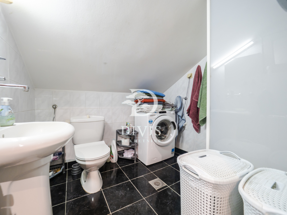 Stan na prodaju u Beogradu, Vračar,Crveni Krst, cetvorosoban, 89m2, cena 350000 evra