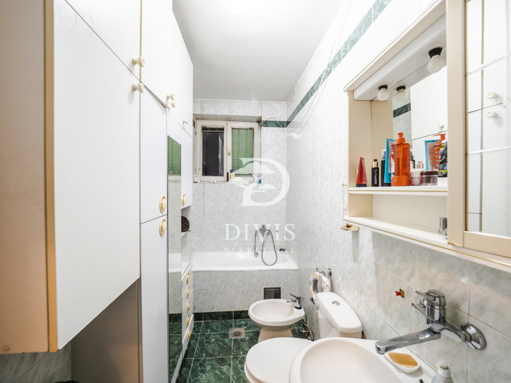 Stan na prodaju u Beogradu, Vračar,Crveni Krst, cetvorosoban, 89m2, cena 350000 evra