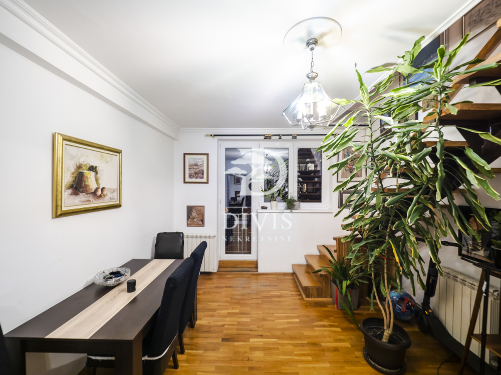 Stan na prodaju u Beogradu, Vračar,Crveni Krst, cetvorosoban, 89m2, cena 350000 evra