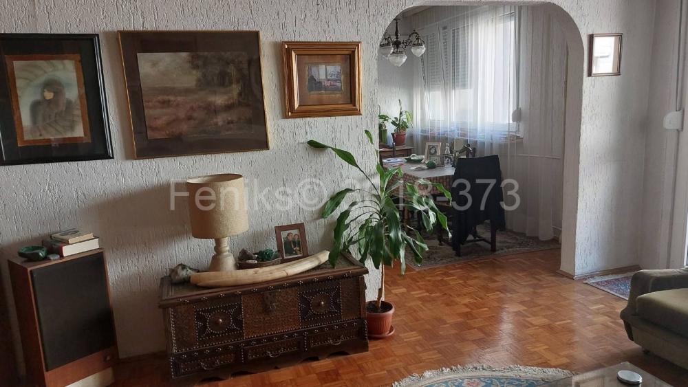 Stan na prodaju u Beogradu, trosoban, 89m2, cena 280000 evra