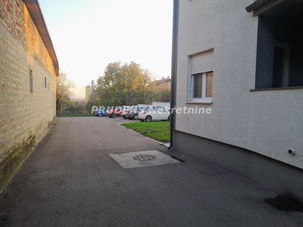 Stan na prodaju u Beogradu, Surčin, dvoiposoban, 57m2, cena 135500 evra