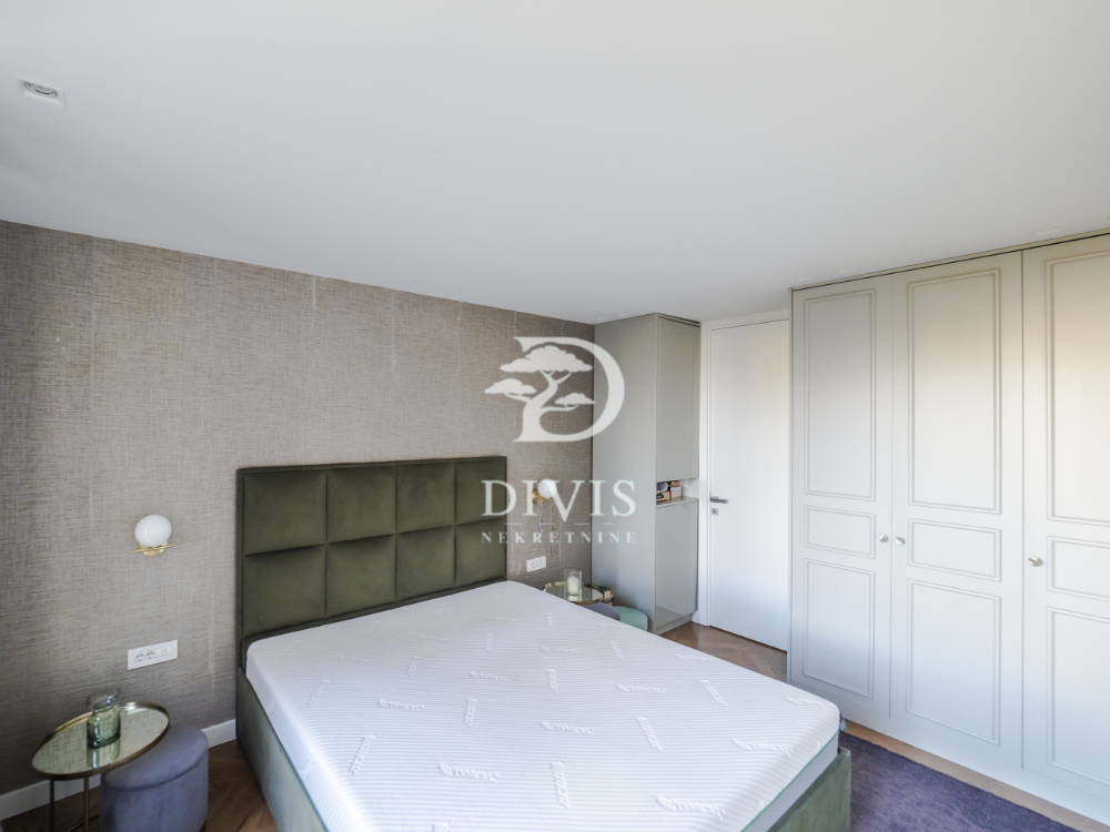 Stan na prodaju u Beogradu, Vračar,Kalenić pijaca, cetvorosoban, 103m2, cena 670000 evra