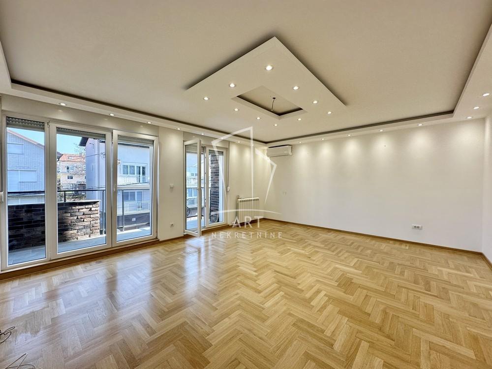 Stan na prodaju u Beogradu, Banovo brdo, cetvorosoban, 119m2, cena 379000 evra