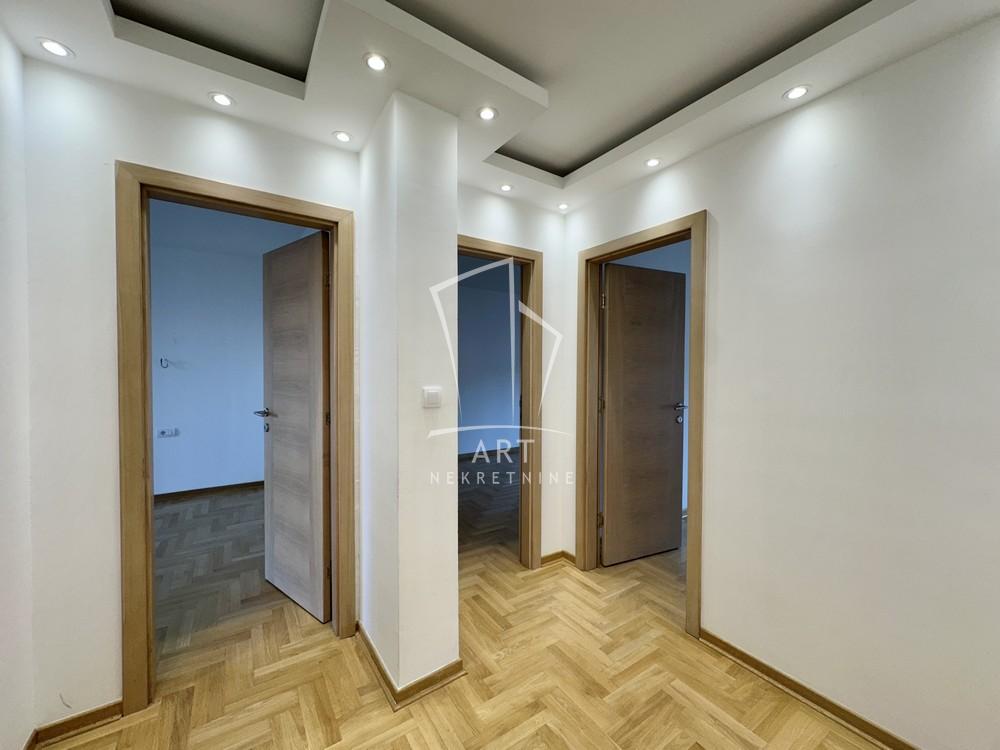 Stan na prodaju u Beogradu, Banovo brdo, cetvorosoban, 119m2, cena 379000 evra