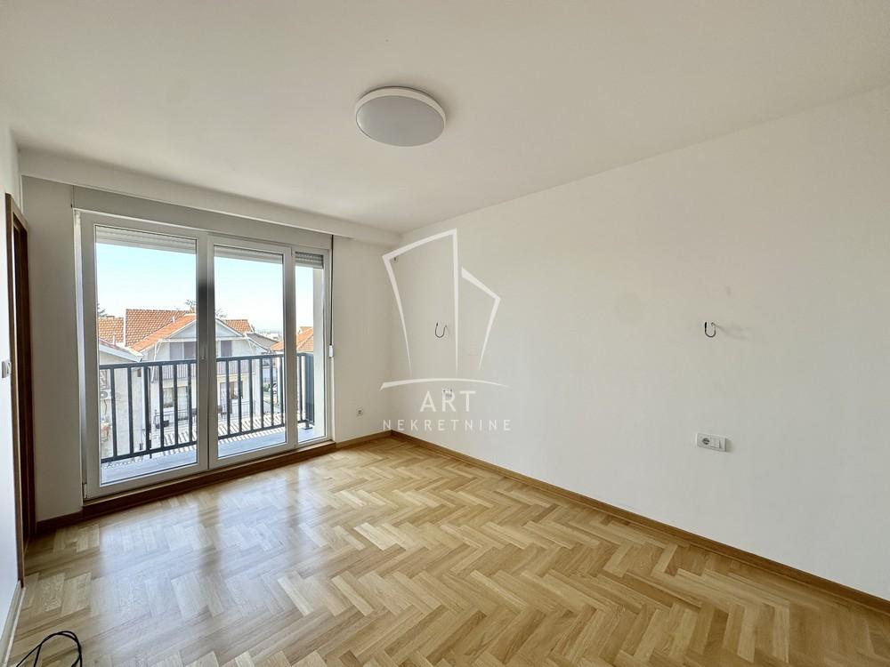 Stan na prodaju u Beogradu, Banovo brdo, cetvorosoban, 119m2, cena 379000 evra