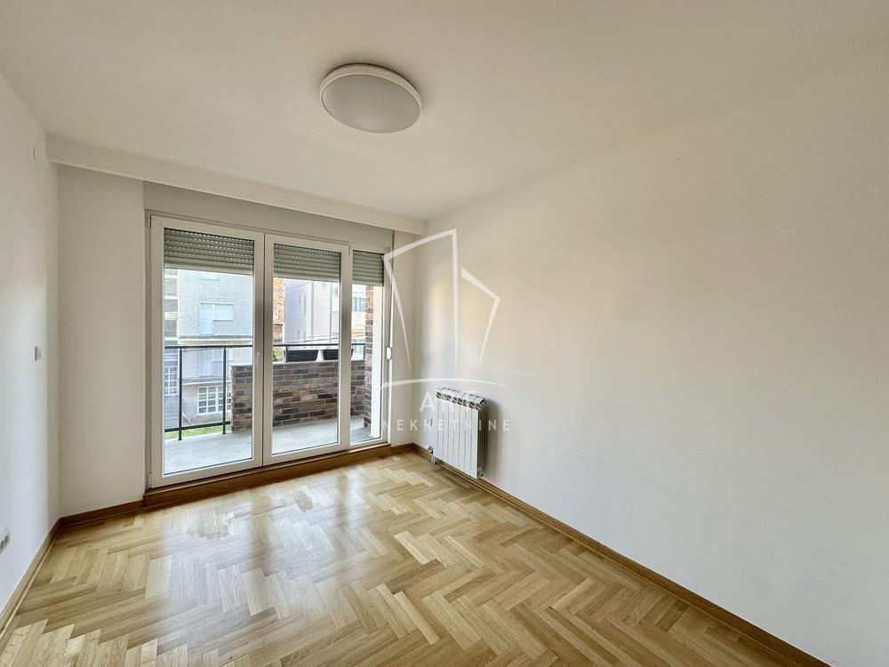 Stan na prodaju u Beogradu, Banovo brdo, cetvorosoban, 119m2, cena 379000 evra