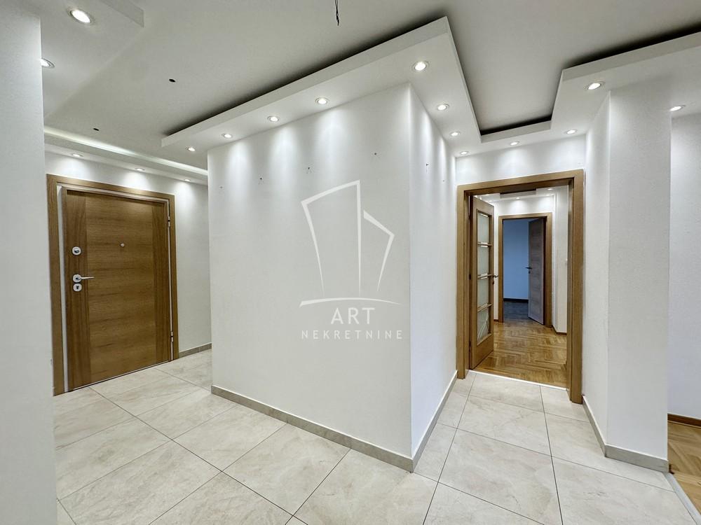 Stan na prodaju u Beogradu, Banovo brdo, cetvorosoban, 119m2, cena 379000 evra