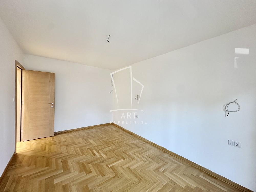 Stan na prodaju u Beogradu, Banovo brdo, cetvorosoban, 119m2, cena 379000 evra