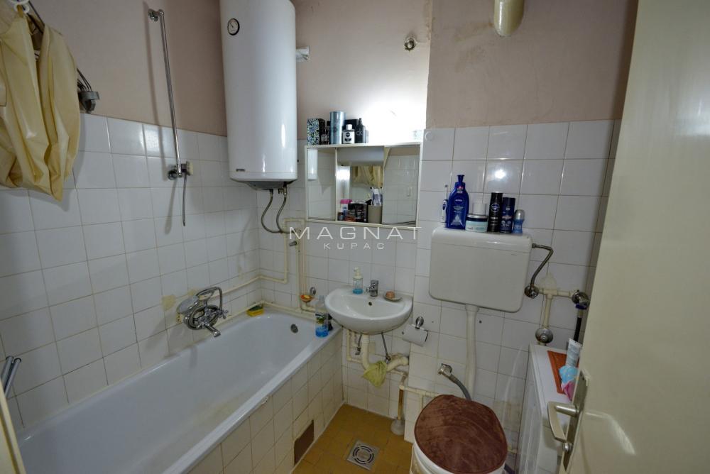 Stan na prodaju u Beogradu, Mirijevo, dvoiposoban, 70m2, cena 160000 evra