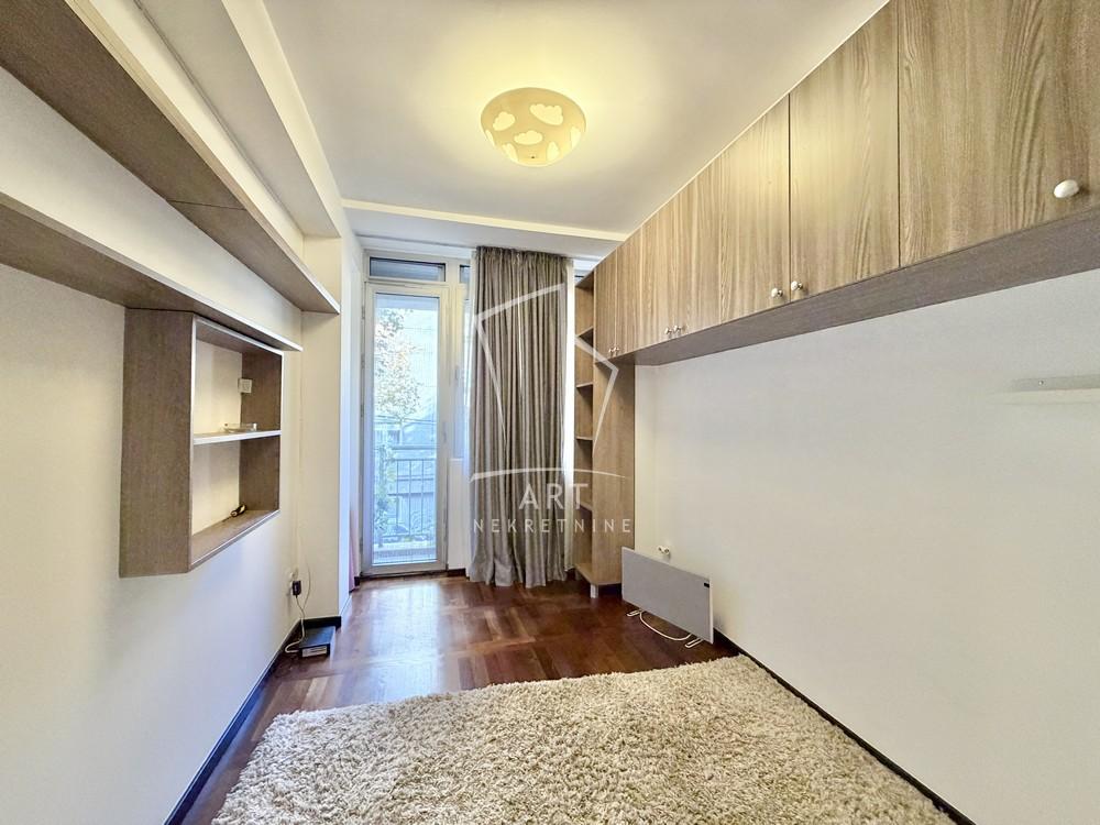 Stan na prodaju u Beogradu, Stari grad, trosoban, 88m2, cena 358400 evra