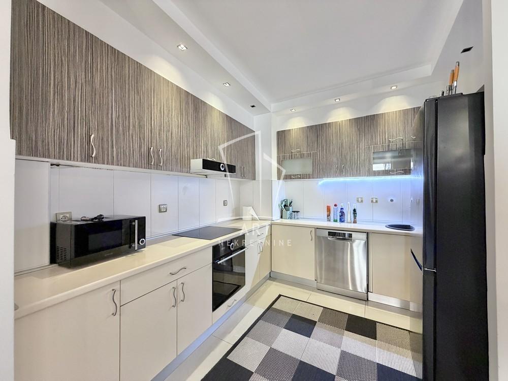 Stan na prodaju u Beogradu, Stari grad, trosoban, 88m2, cena 358400 evra