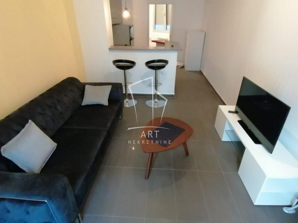 Stan na prodaju u Beogradu, Kalenić pijaca, dvosoban, 32m2, cena 179520 evra