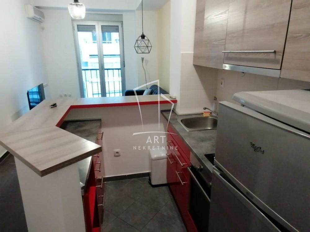 Stan na prodaju u Beogradu, Kalenić pijaca, dvosoban, 32m2, cena 179520 evra