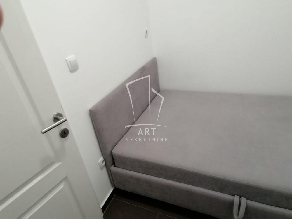 Stan na prodaju u Beogradu, Kalenić pijaca, dvosoban, 32m2, cena 179520 evra